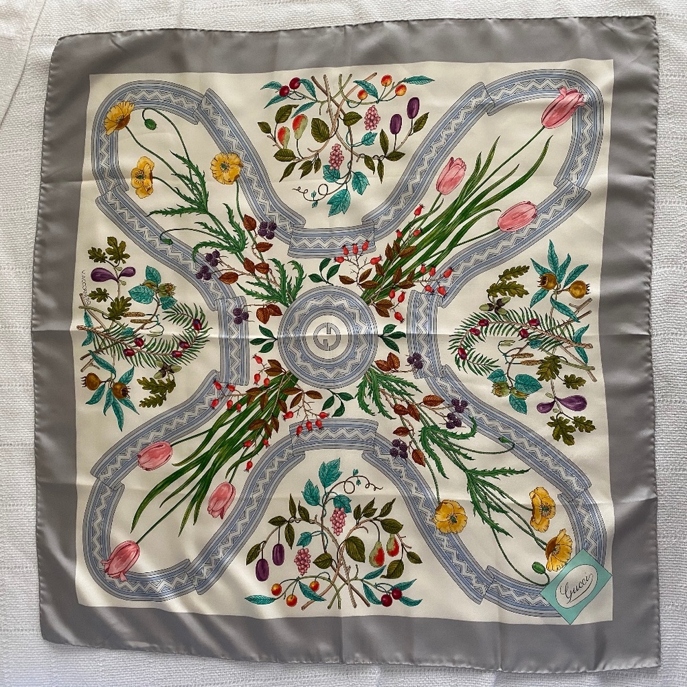 Vintage Gucci Silk Scarf V. ACCORNERO FLORAL